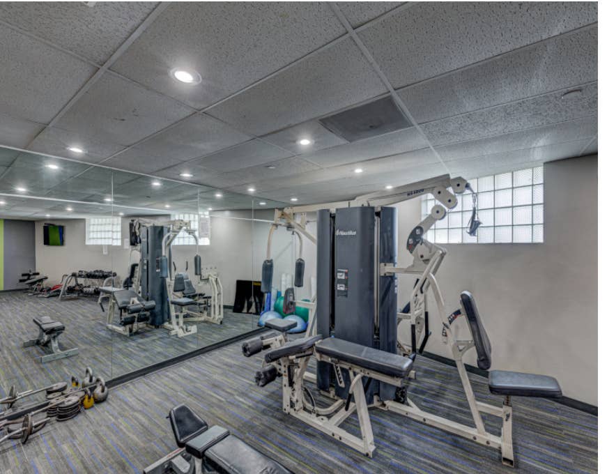 Private BD & BTH in Penthouse