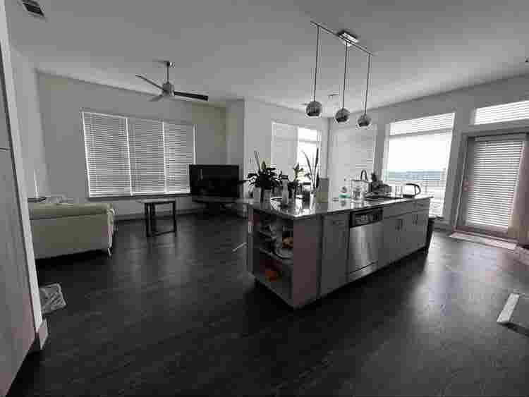 Looking for roommatees