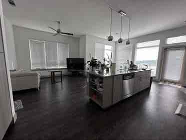 Looking for roommatees
