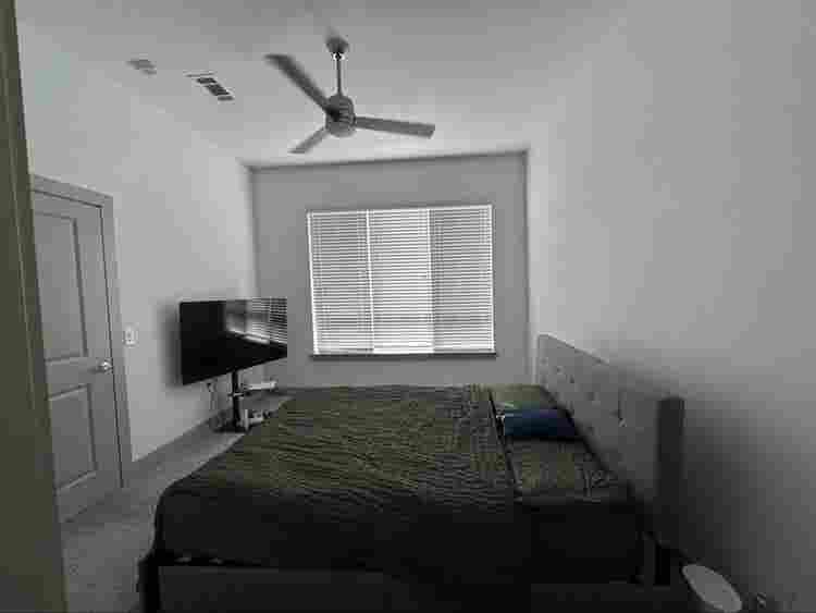 Looking for roommatees