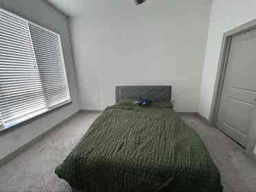 Looking for roommatees