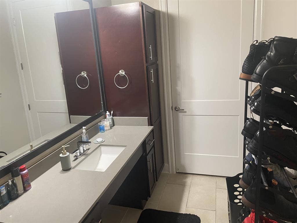 Looking for female roommate