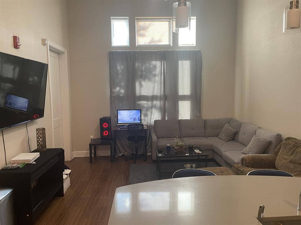 Looking for female roommate