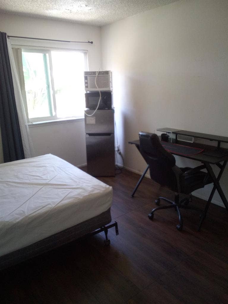Anaheim furnished room/private bath