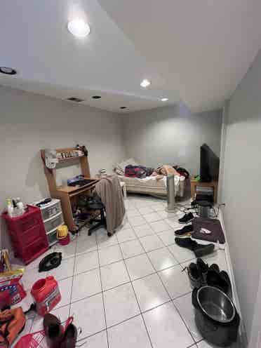 Looking for a roommate in Wrigley!