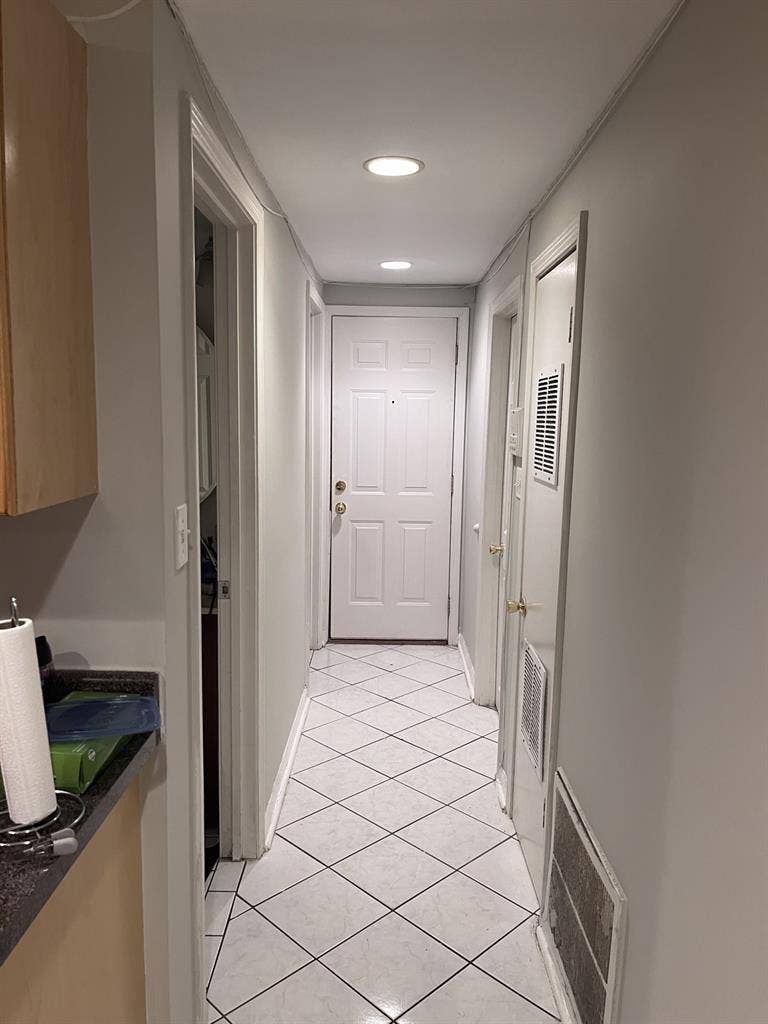 Looking for a roommate in Wrigley!