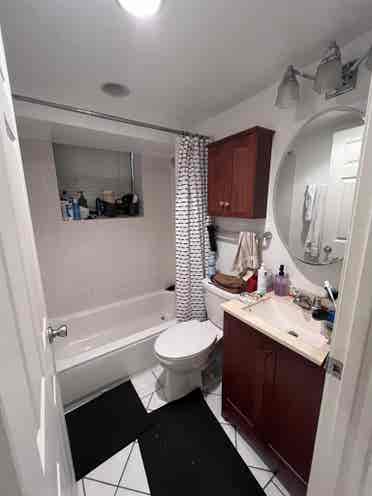 Looking for a roommate in Wrigley!