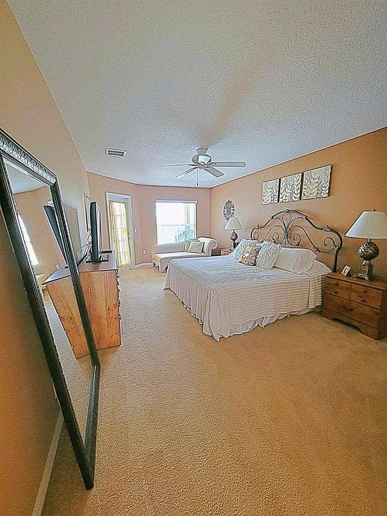 Stunning Master bedroom & pool
