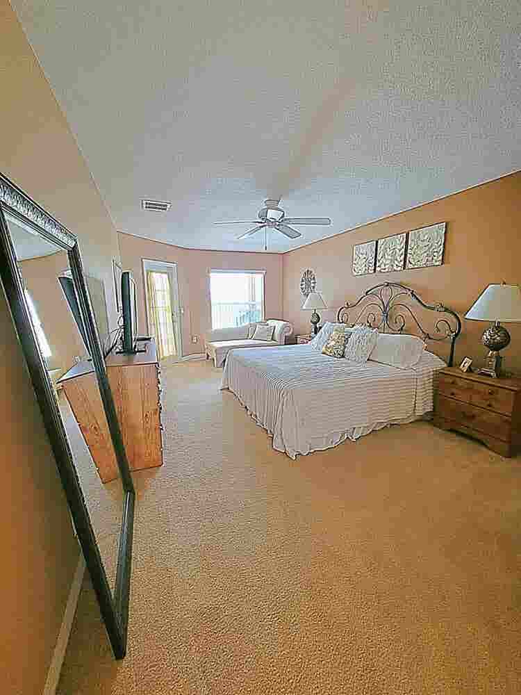 Stunning Master bedroom & pool