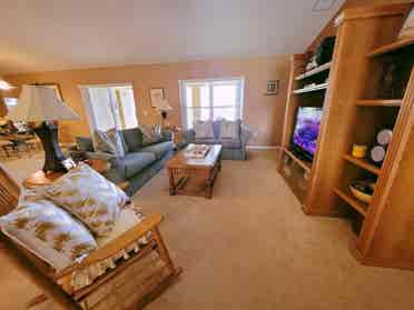 Stunning bedroom & pool Utilities.