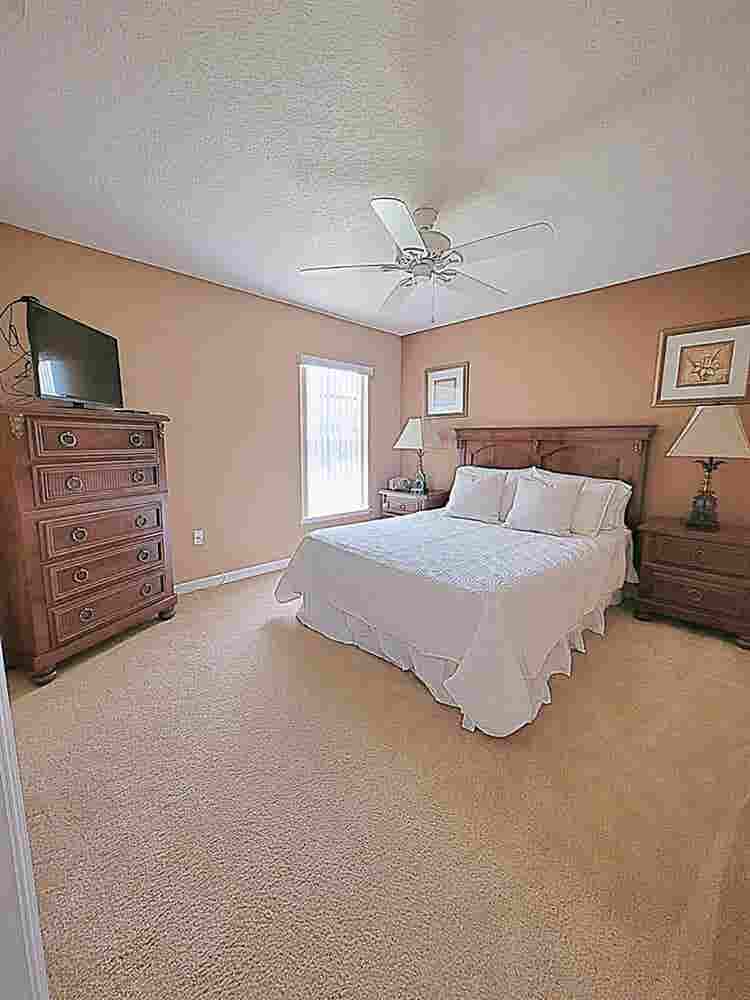 Stunning bedroom & pool Utilities.