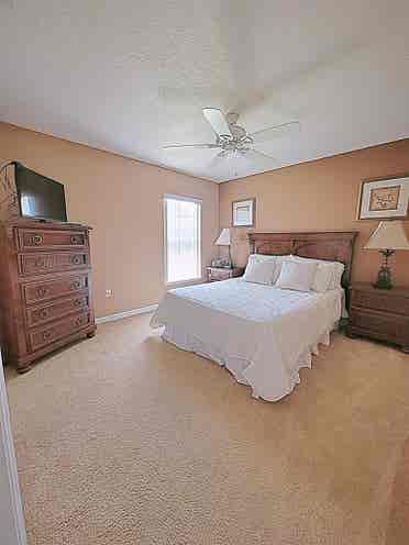 Stunning bedroom & pool Utilities.