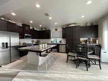 4 rooms available mid June!