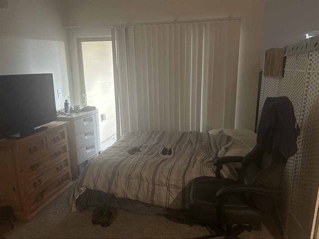 Need a place
?Message me