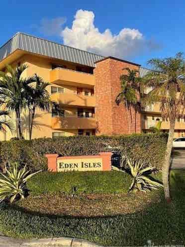 Spacious Room  Waterfront Condo