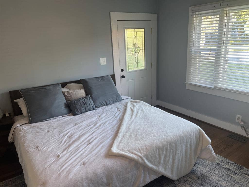 Private room with en-suite bathroom