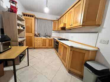 St Julians Room for rent