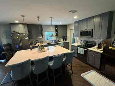 2 Rooms available - Roommates