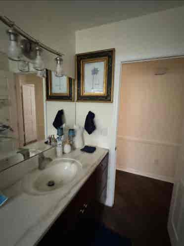 2 Rooms available - Roommates