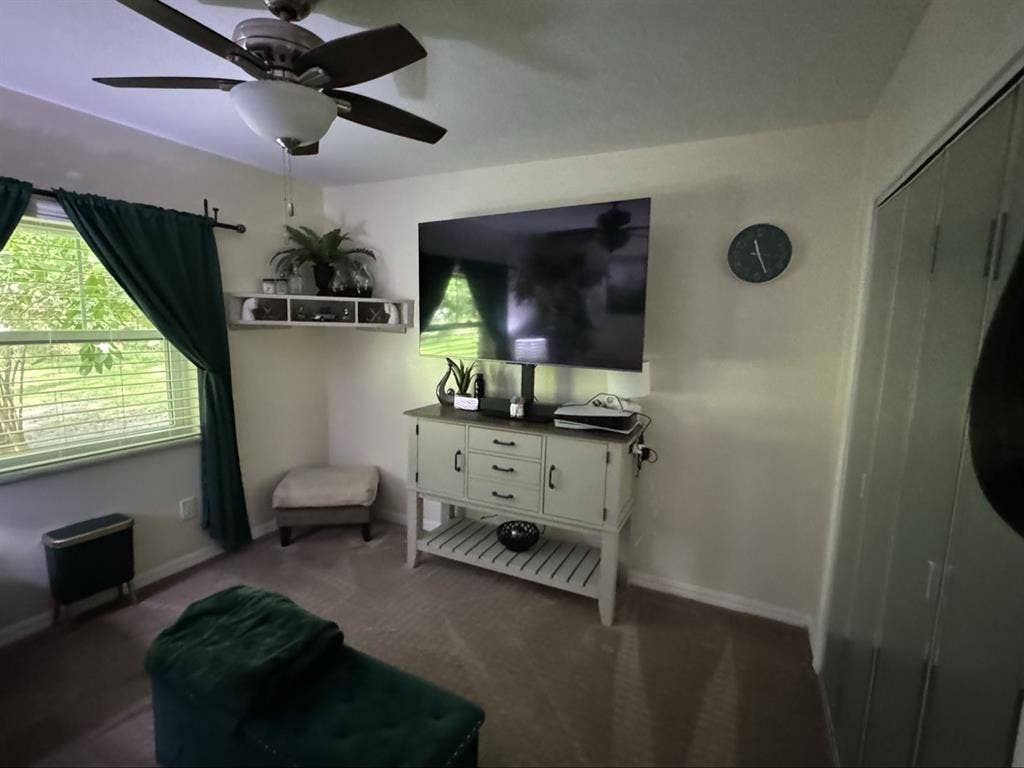 2 Rooms available - Roommates