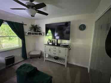 2 Rooms available - Roommates