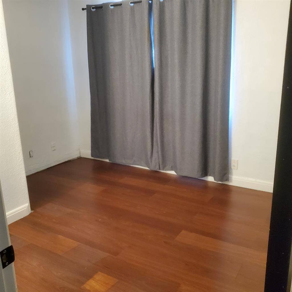 Room for rent in the city of orange