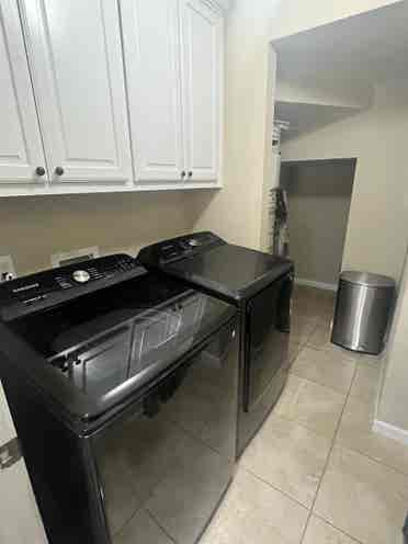 Looking for tidy female roommates