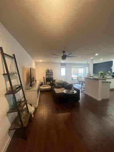Looking for tidy female roommates