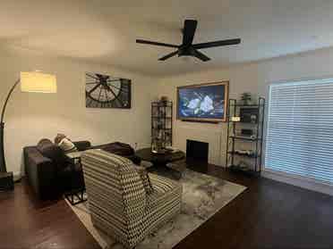 Looking for tidy female roommates