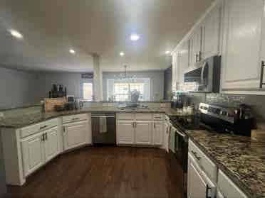 Looking for tidy female roommates