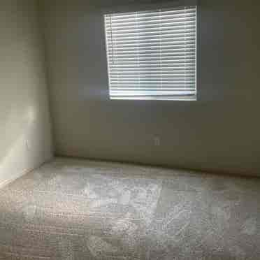 4 bed house with big back yard