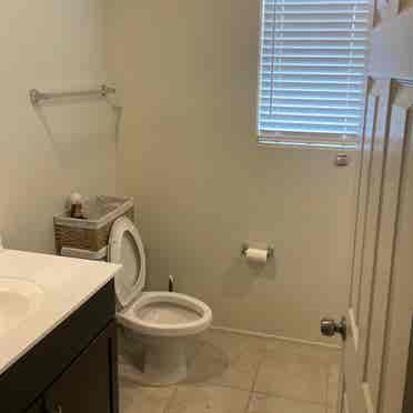 4 bed house with big back yard