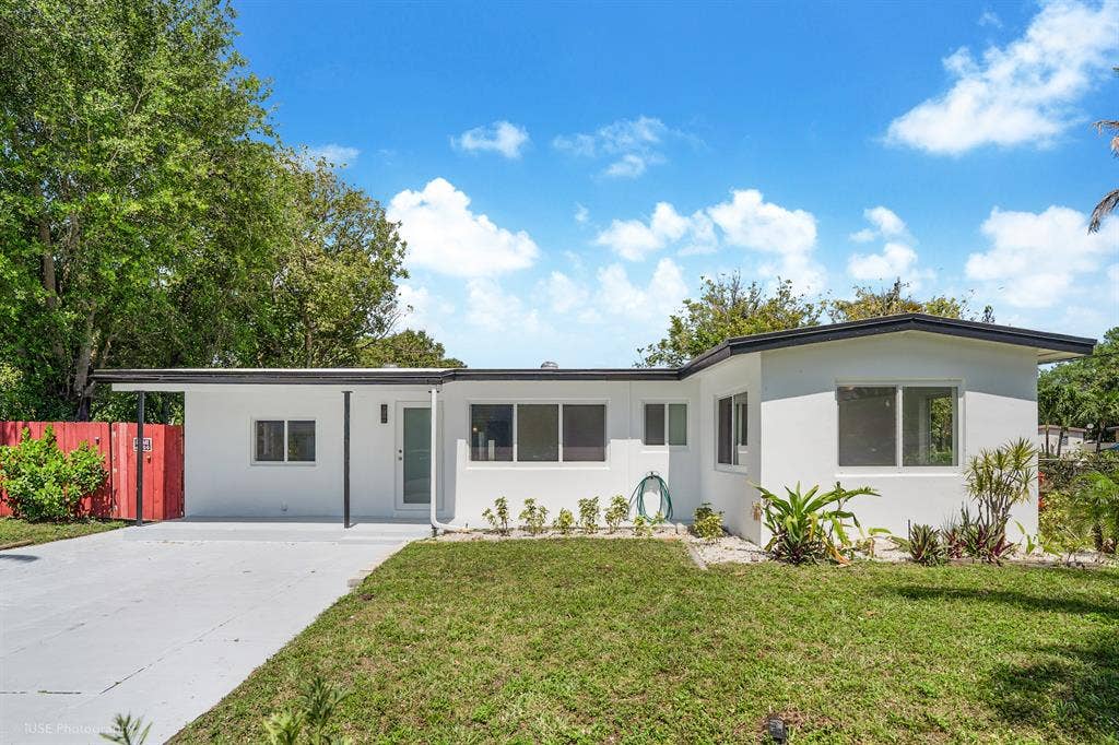 Clean Room for rent in FTL!