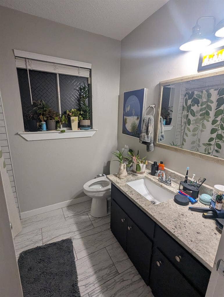 2 rooms in house w/ bathroom