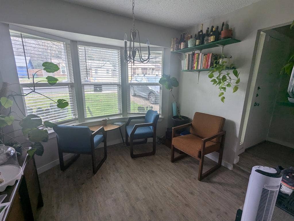 2 rooms in house w/ bathroom