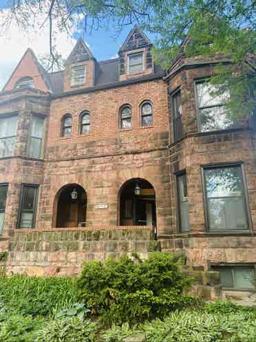 4 bedroom condo in Hyde Park