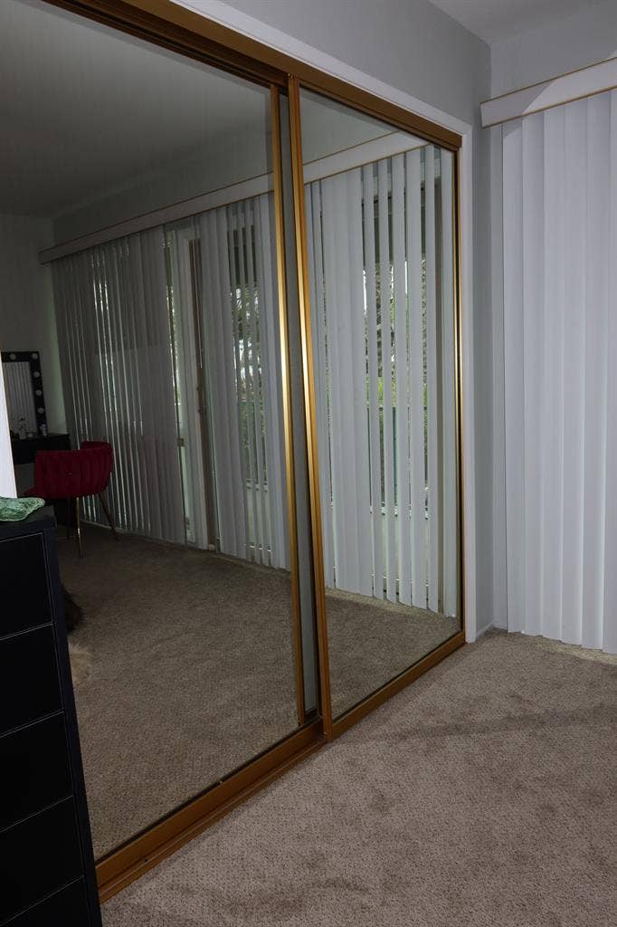 Female Roomate wanted