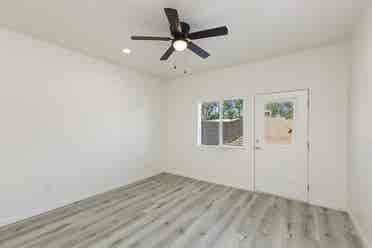 Master Room Walk-In Closet /mo