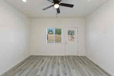 Master Room Walk-In Closet /mo