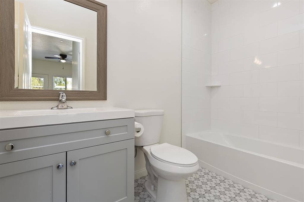 Master Room Walk-In Closet /mo