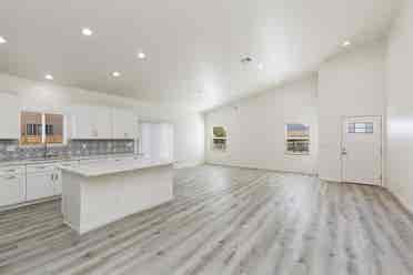 Master Room Walk-In Closet /mo