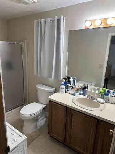 Looking for Roommate for Condo