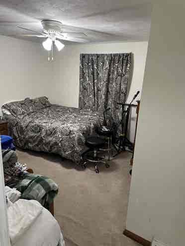 Looking for Roommate for Condo