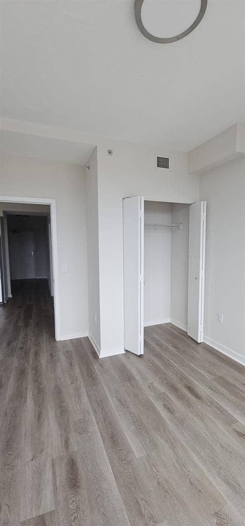 👀 for a roommate - Avail.