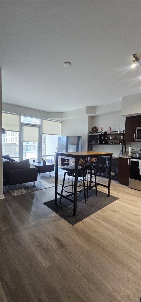 👀 for a roommate - Avail.