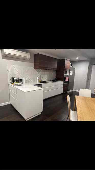 Share room in CBD only girl
