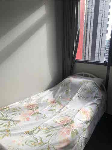 Shareroom inCBD only girl