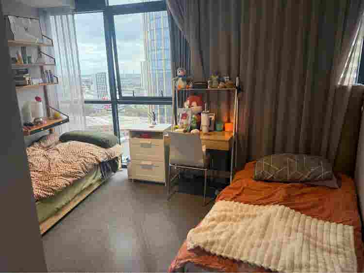 Shareroom inCBD only girl