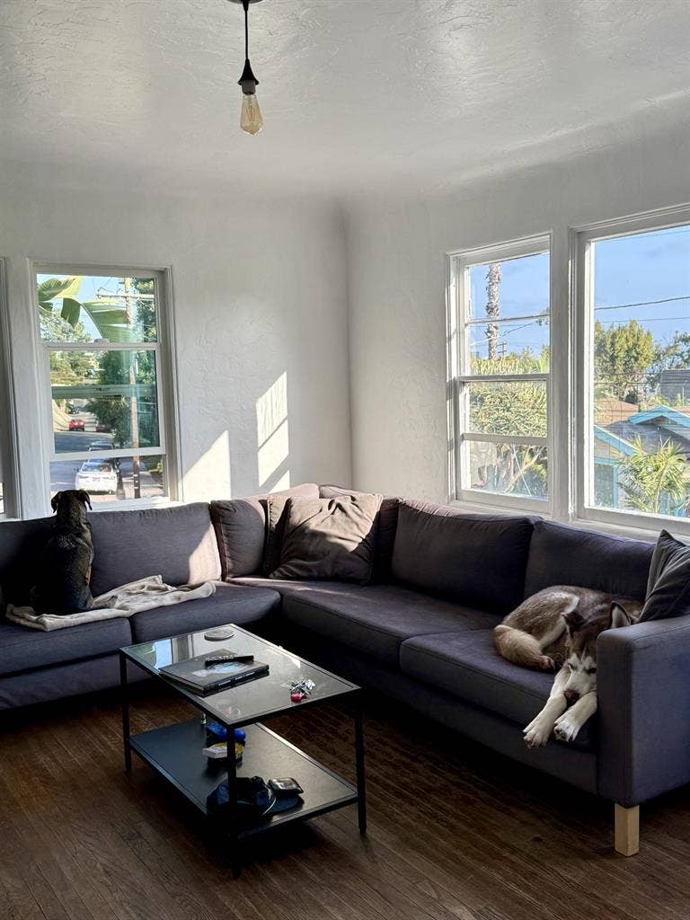 Room for rent in mission hills home
