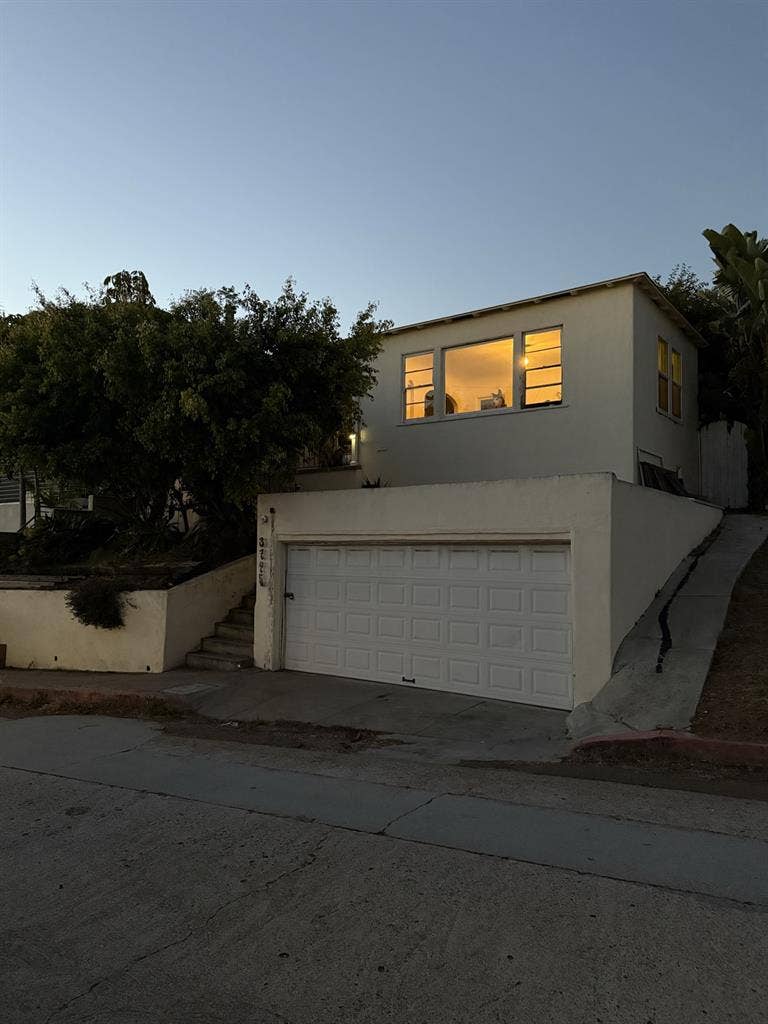 Room for rent in mission hills home